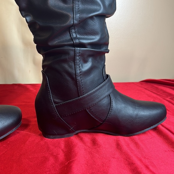 NWT 9 1/2 black boots they pull on. They have faux buckles on both sides - Picture 5 of 9